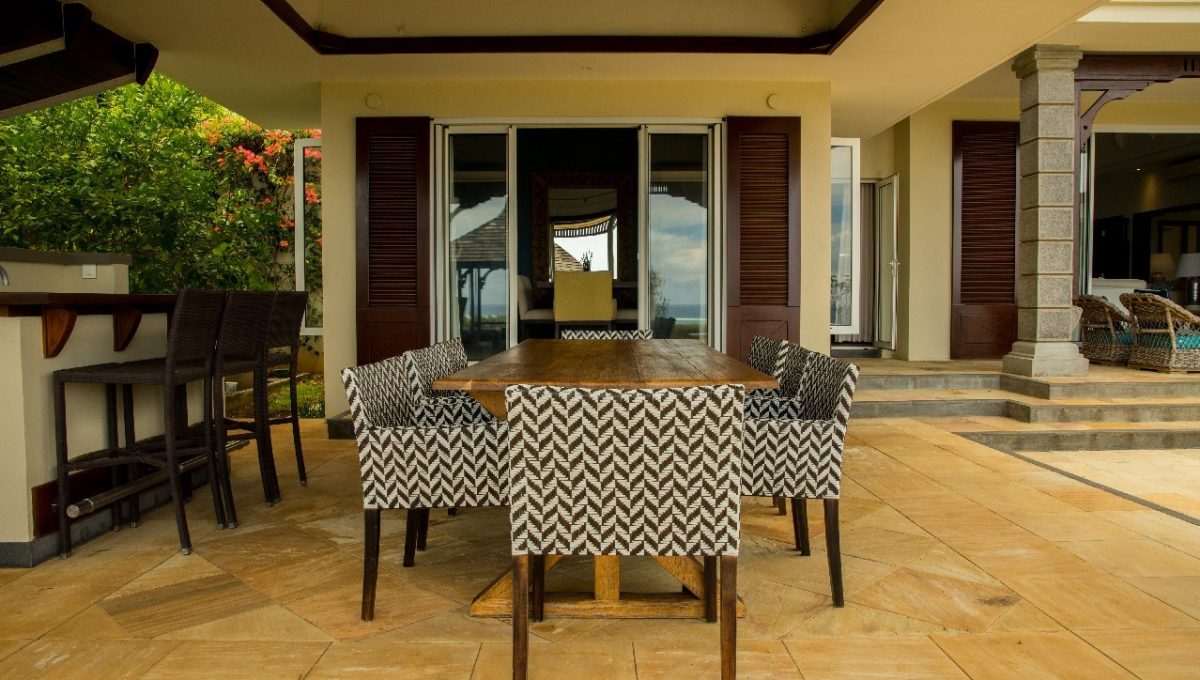 Terrasse und BBQ-Bar