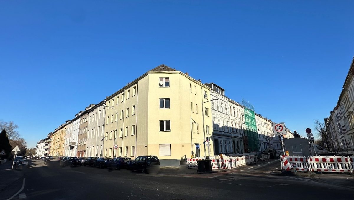 Straßenfront