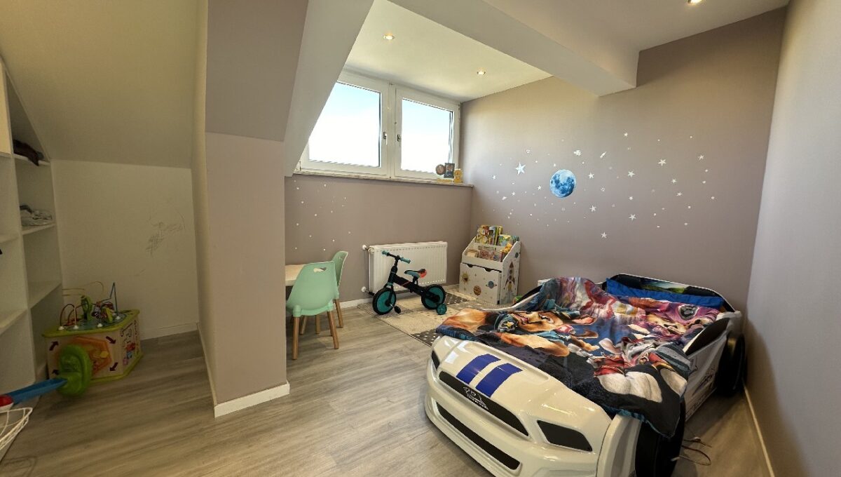 Archivbild DG Schlafzimmer 2 jetzt bestückt mit 1,40m Bett